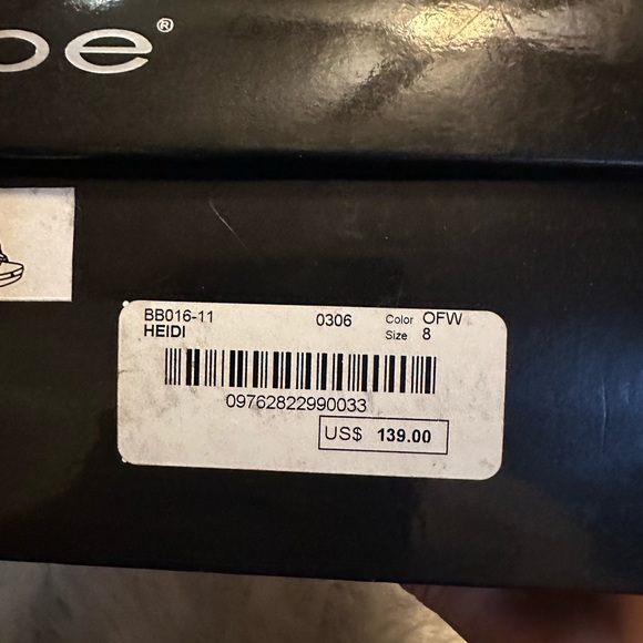 Bebe Heidi style/off white color worn once size 8 - Picture 12 of 12